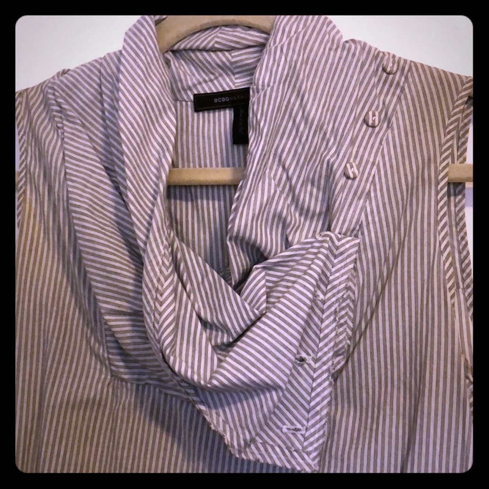 Bcbg artsy top